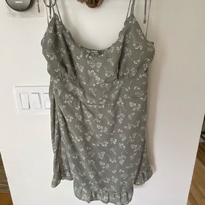 Cute Abercrombie dress with tie straps on shoulders, great waist band area